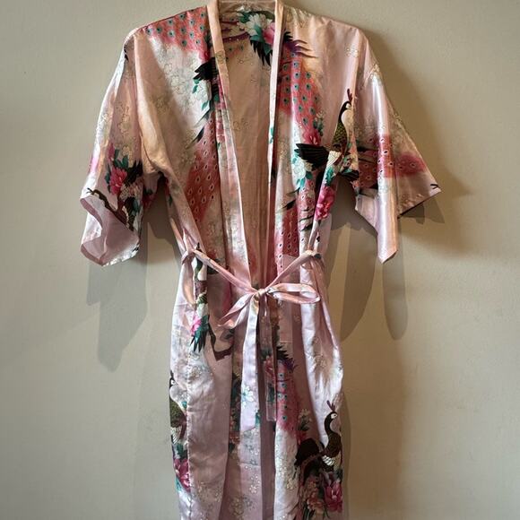 Zhongshan Sang Gorgeous Pink with Cranes Satin Kimono w/ belt- One Size - Picture 4 of 6